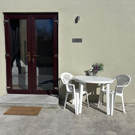 Private Detached Small Bedroom And Bathroom Only- This Is Not An Apartment Butlersbridge Exterior photo