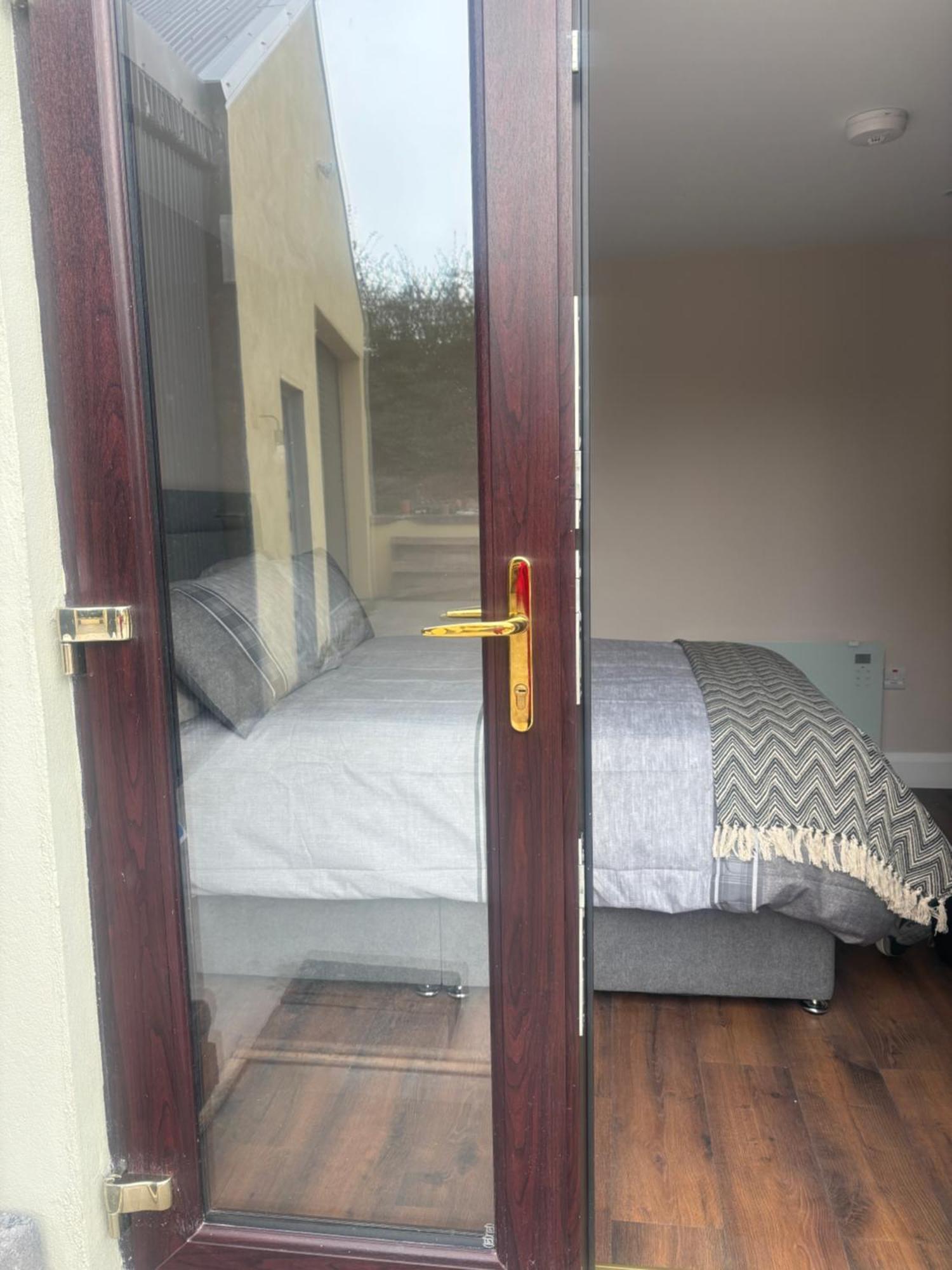 Private Detached Small Bedroom And Bathroom Only- This Is Not An Apartment Butlersbridge Exterior photo